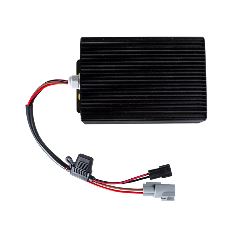 Ieșire stabilă de înaltă eficiență IP65 Rezistent la praf Rezistent la ulei DC80V Intrare largă Modul de reducere a tensiunii DC-DC pentru vehicul stivuitor cu furcă