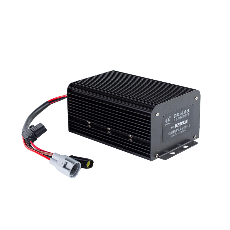 Ieșire stabilă de înaltă eficiență IP65 Rezistent la praf Rezistent la ulei DC80V Intrare largă Modul de reducere a tensiunii DC-DC pentru vehicul stivuitor cu furcă